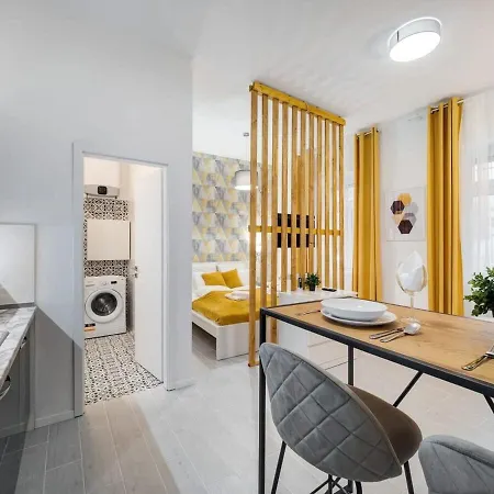 Comfortable In Brand New Apartment *